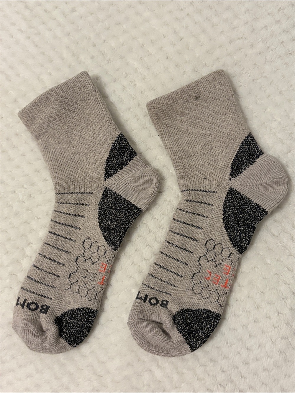 NWOT Bombas Hiking Quarter Socks, 1 Pair Light Gray - Medium